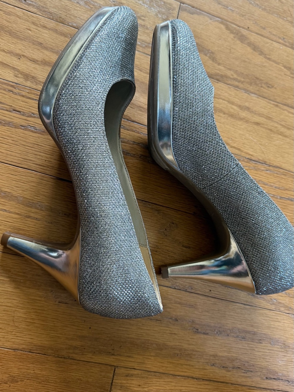 Bandolino Silver Glitter Closed-Toe Heels - Picture 3 of 3